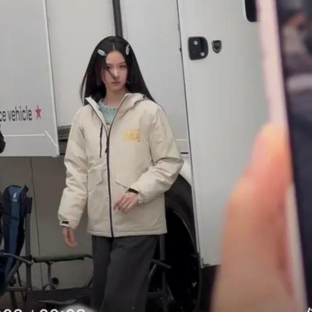 陈都灵 《今天也没变成玩偶》出妆感觉很适配啊 女主人设也是国产剧独一无二的新潮 