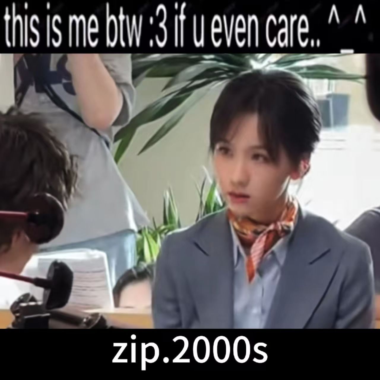 陈都灵新剧银行制服造型怎么给我港里港气的感觉，有点像职场精英被采访 