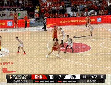 胡金秋一步过掉霍金森！中国男篮vs日本男篮