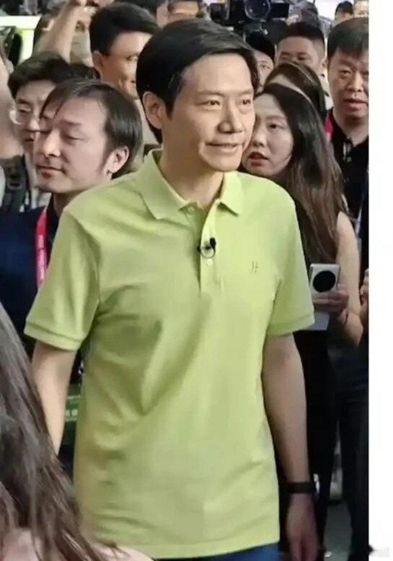 雷军T恤我们雷总这次演讲筹备太猛啦！他晒出的动态里，稿子都快收尾，今晚再彩排一下