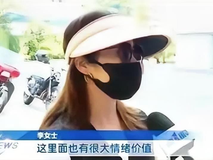 太离谱了！重庆女子理发戳中理发师腹肌，头脑一热当场充值18888元
 
生活里很