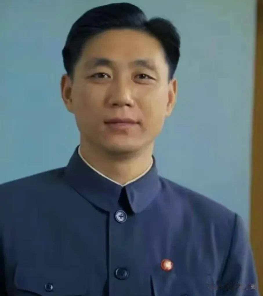 1976年10月6日，北京。中央警卫团抓捕王洪文，由由汪东兴同志负责组织实施。考