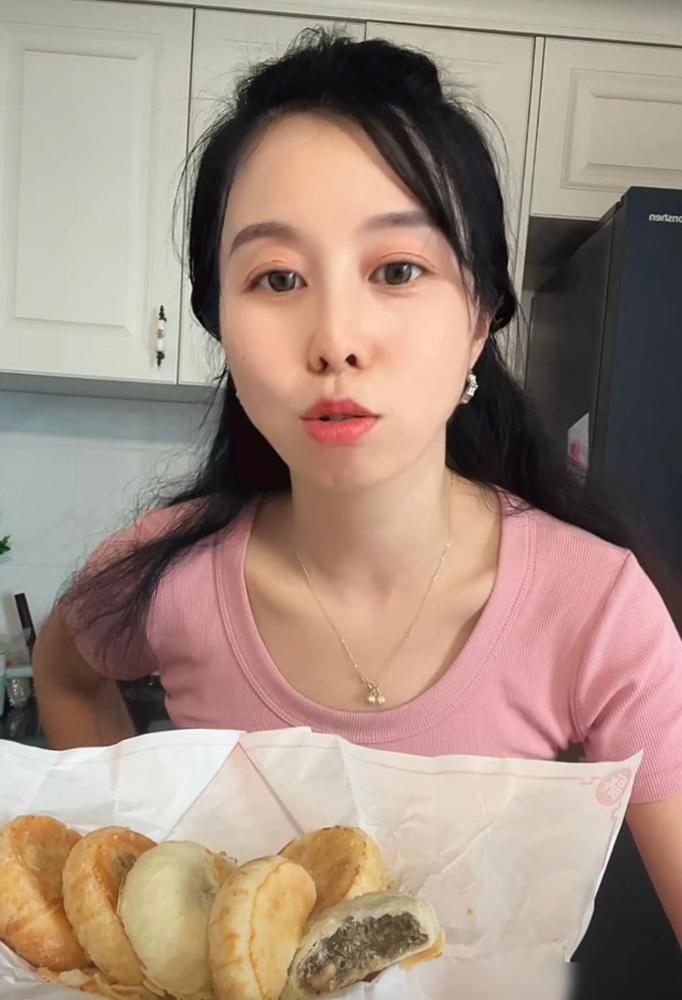 田静向来都是伶牙俐齿，嘴里不会让半分，今天说到了那个堂嫂，说的真是太过瘾了！
