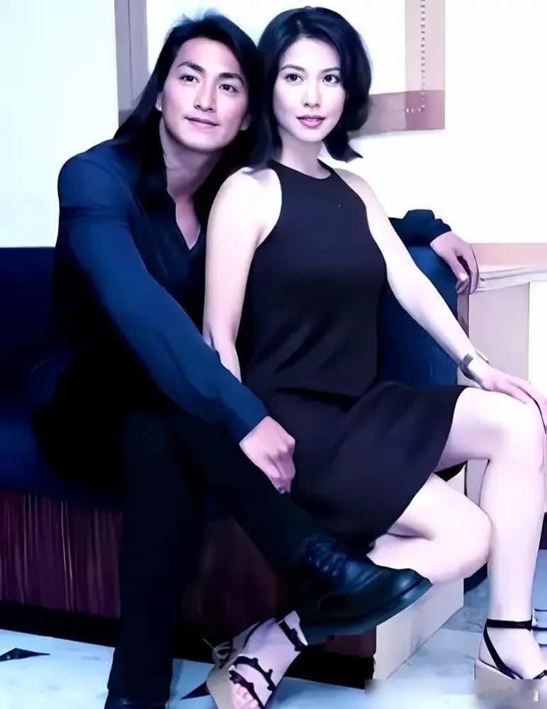 当年，何家劲嫌探班的恋人李婉华碍眼，李婉华做的更绝转身就跟李守正把婚结了。前后与