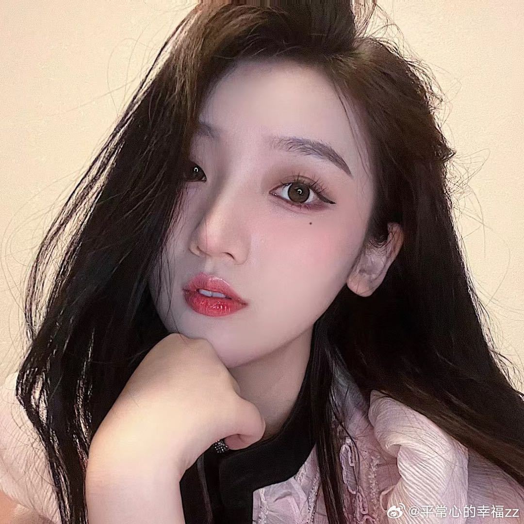 疑似若若更新朋友圈九成美发三口之家图热点观点﻿ 九成美和田栩宁的感情故事愈演愈烈