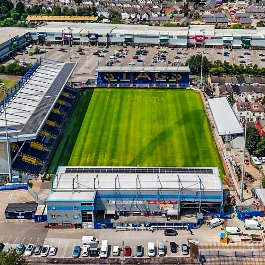 今天，阿森纳将在足总杯中客场挑战第三级别联赛球队曼斯菲尔德镇。他们的球场可容纳1