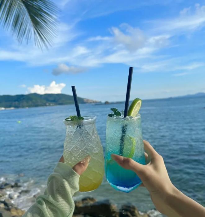 "𝙒𝙚𝘾𝙝𝙖𝙩｜永远不换的个性签名文案""这世界，没有真相，只有视角