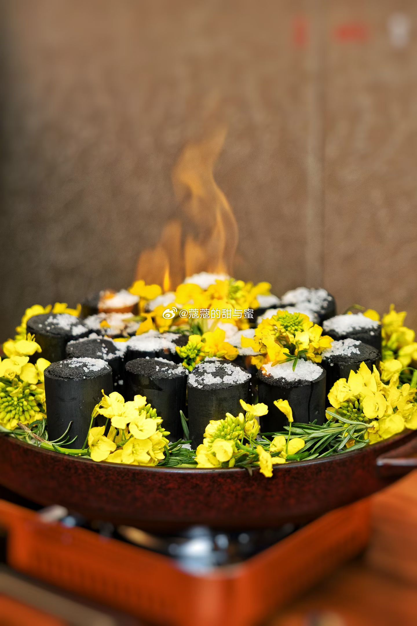 广陵春韵，滇地繁花，【扬州香格里拉】与【泓0871臻选云南菜】联袂，两相缱绻。以