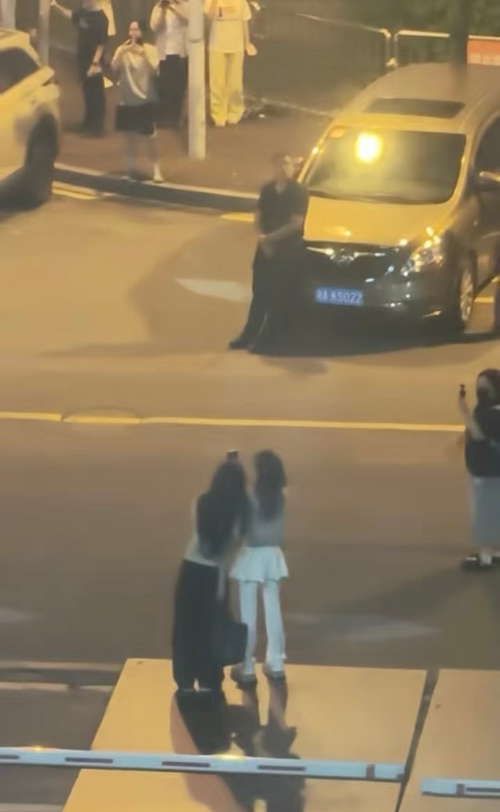 瑶台月下  我想她们了，这才过了几天，好像过了几年 
