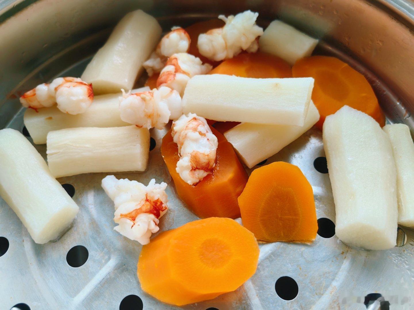 胃（胃里只有一个肠子里多发）肠息肉摘除术后第二个24小时的糊状食物：山药，胡萝卜