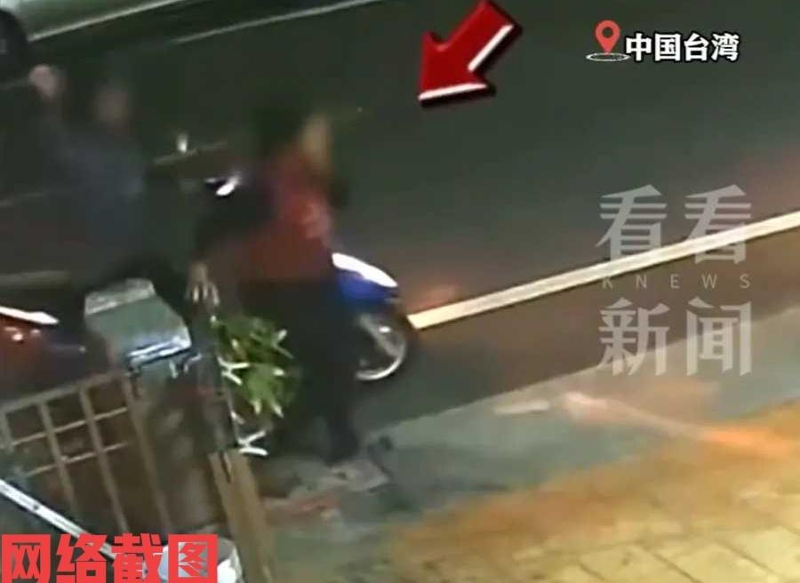 有二十六岁男子靠七十岁奶奶打零工维持自己的生活。

这事发生在台湾，这天男子向奶