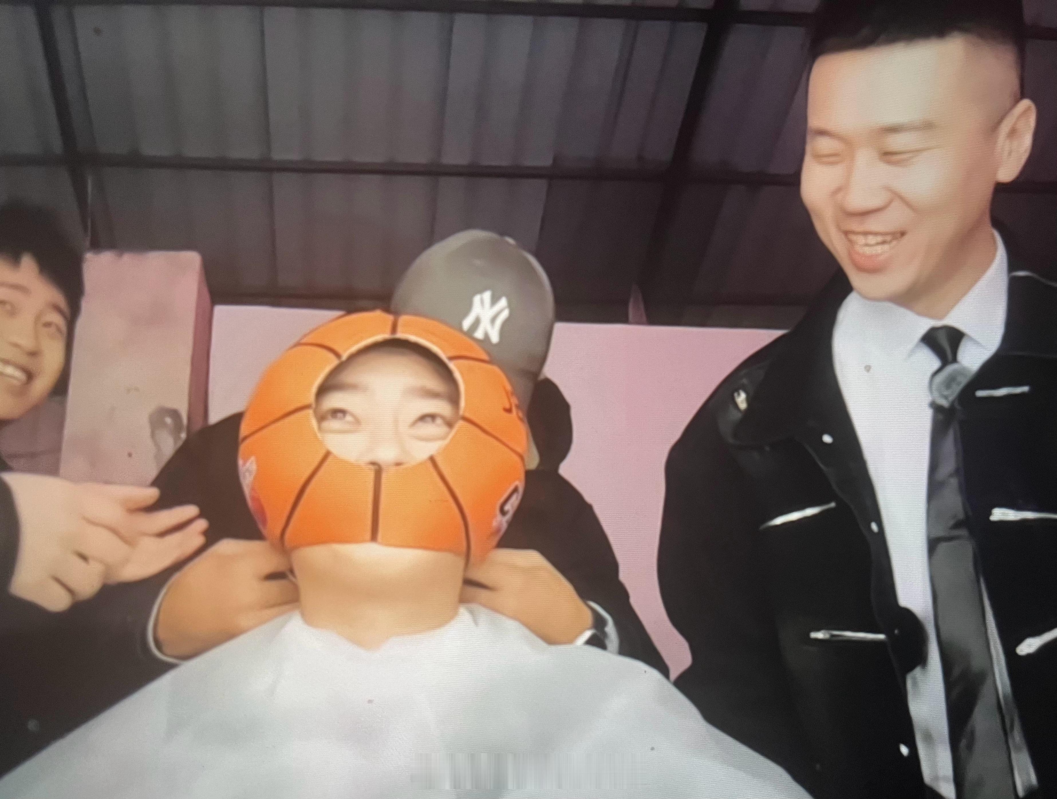 “栾球”获得了一致好评🤣🤣🤣想看“栾球”直拍🙋 