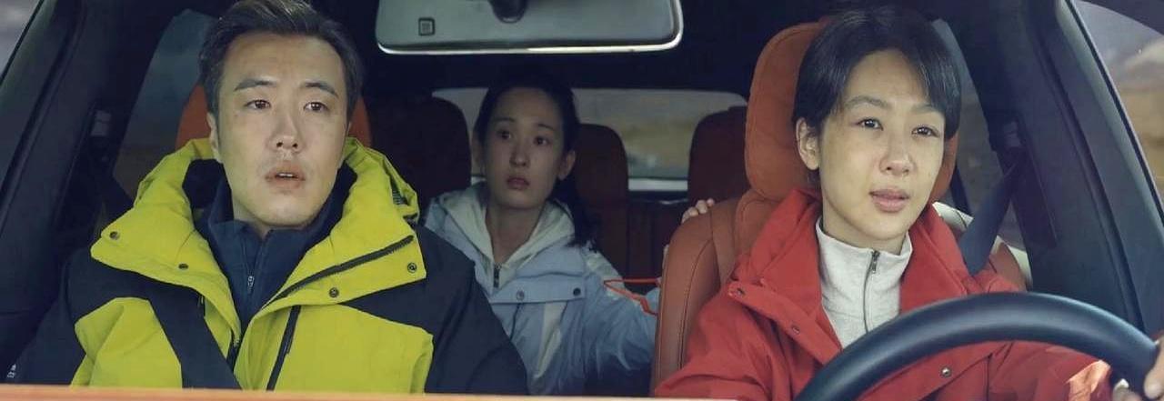 战友活埋战友，这种背叛你只在电影里见过。
胡歌演的多杰，在海拔4800米的风雪里