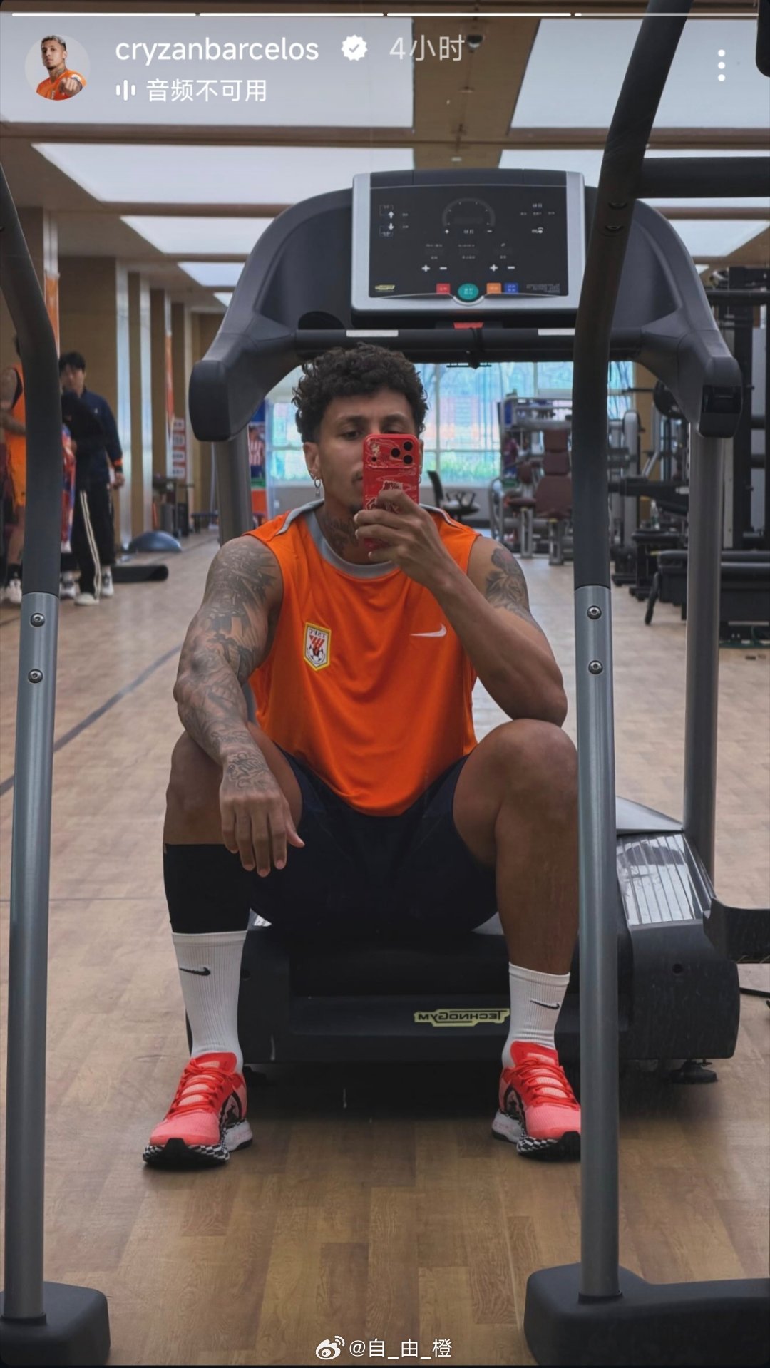 克雷桑社媒晒照自由橙山东泰山