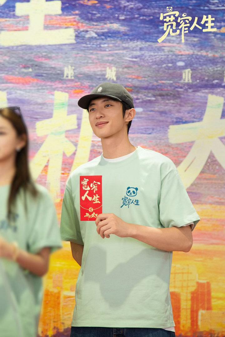 宽窄人生开机宽窄人生阵容官宣 看到这个阵容我第一反应就是：演技有保障了！毛晓彤的