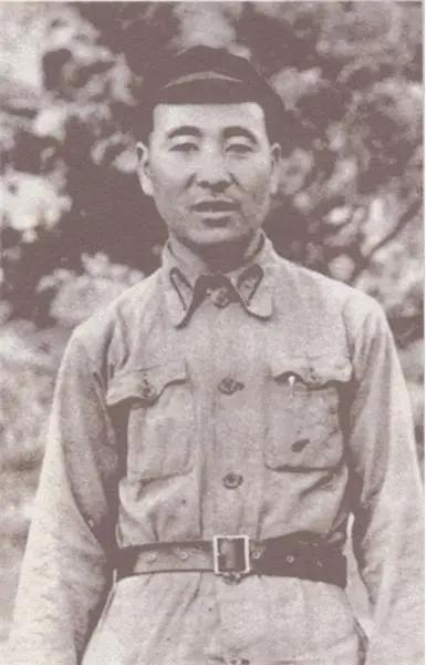 汪静宜为等林彪，一直保持单身，林明卿觉得对不起她，努力说服林彪夫妇，让她到家里当