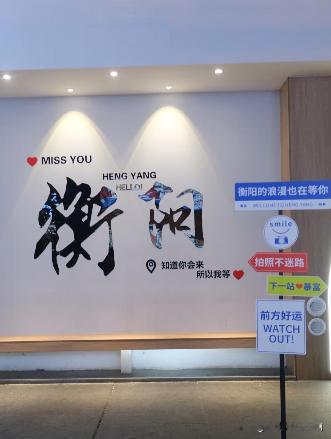 近日，湖南衡阳一位25岁的女青年很是痛苦。

他的男友在她出差期间，做了背叛她的