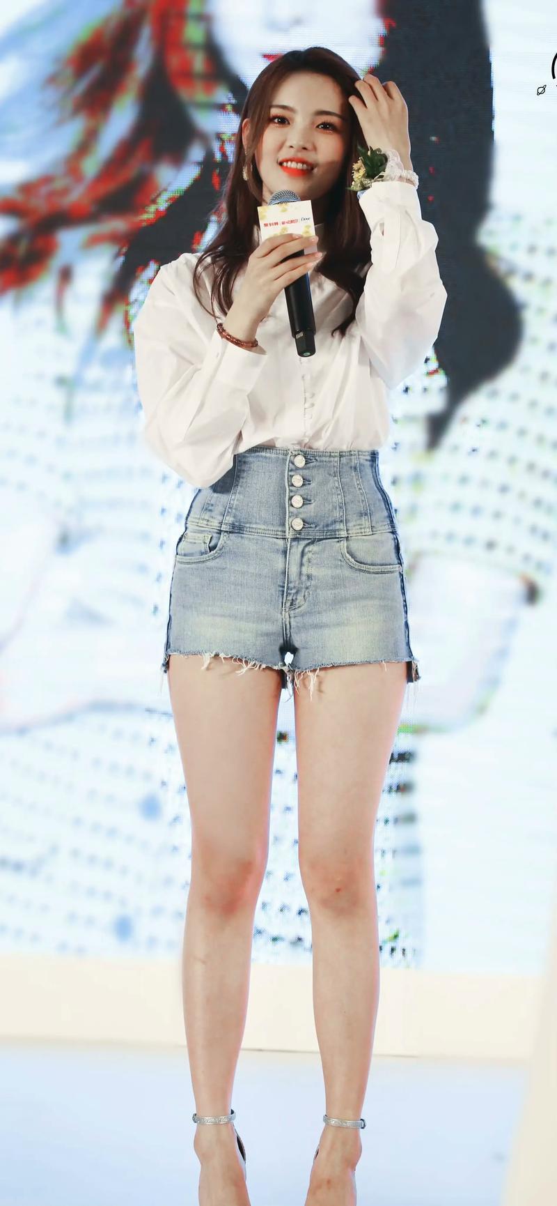 杨超越的腿壮不壮 