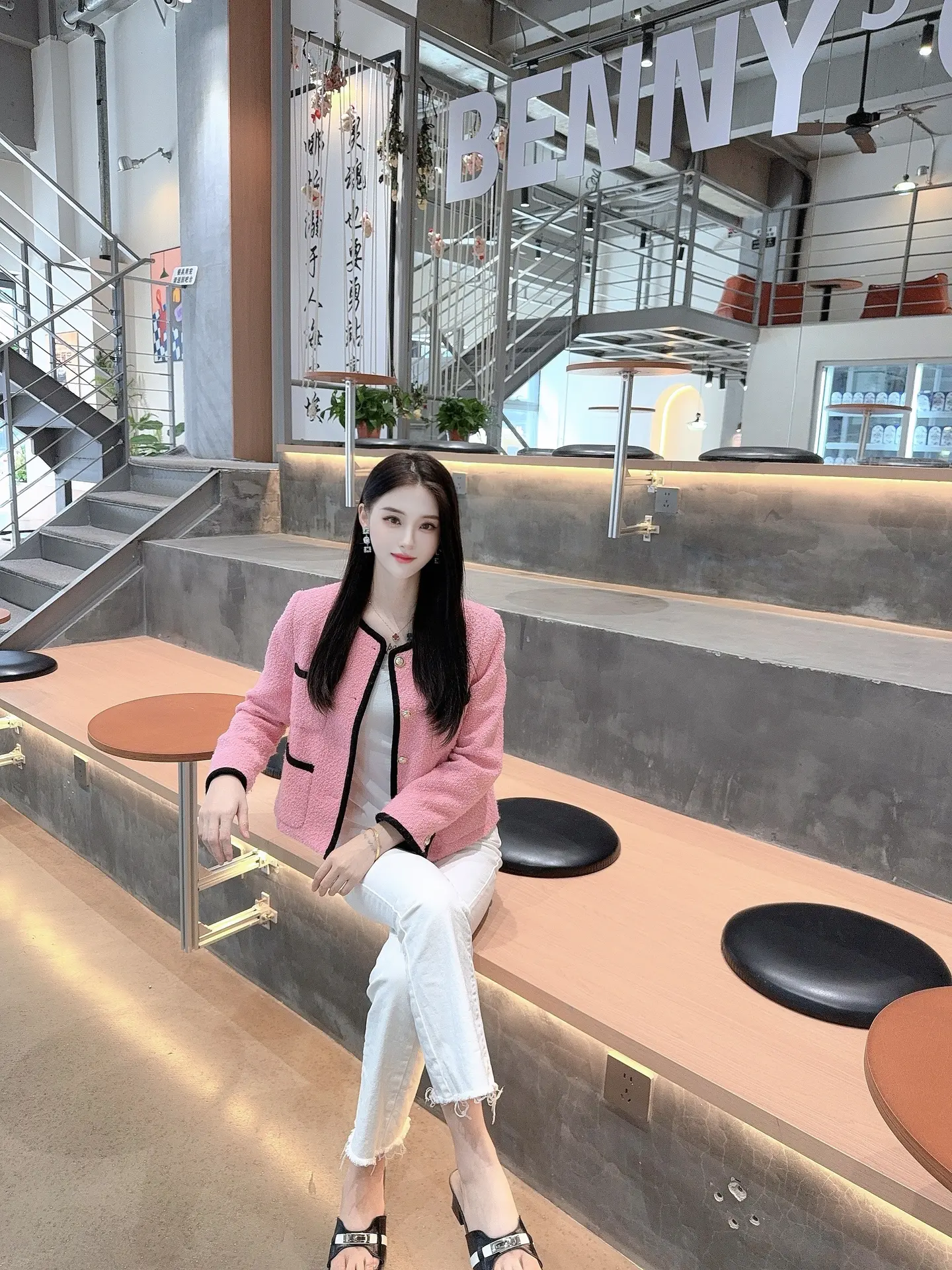 终于把头发留长了