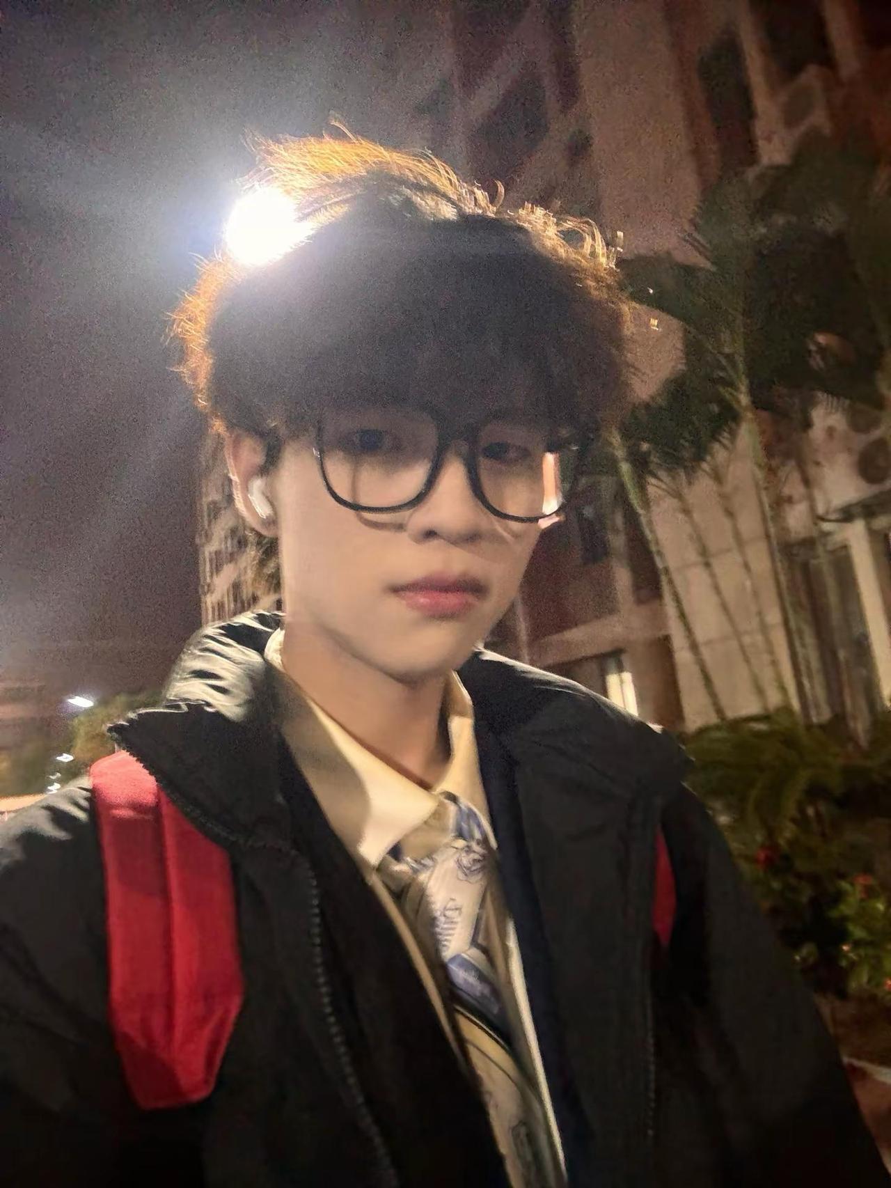 卖萌和装逼都好累啊 我就站在这里呼吸两下 拜托你就这样爱上我好不好