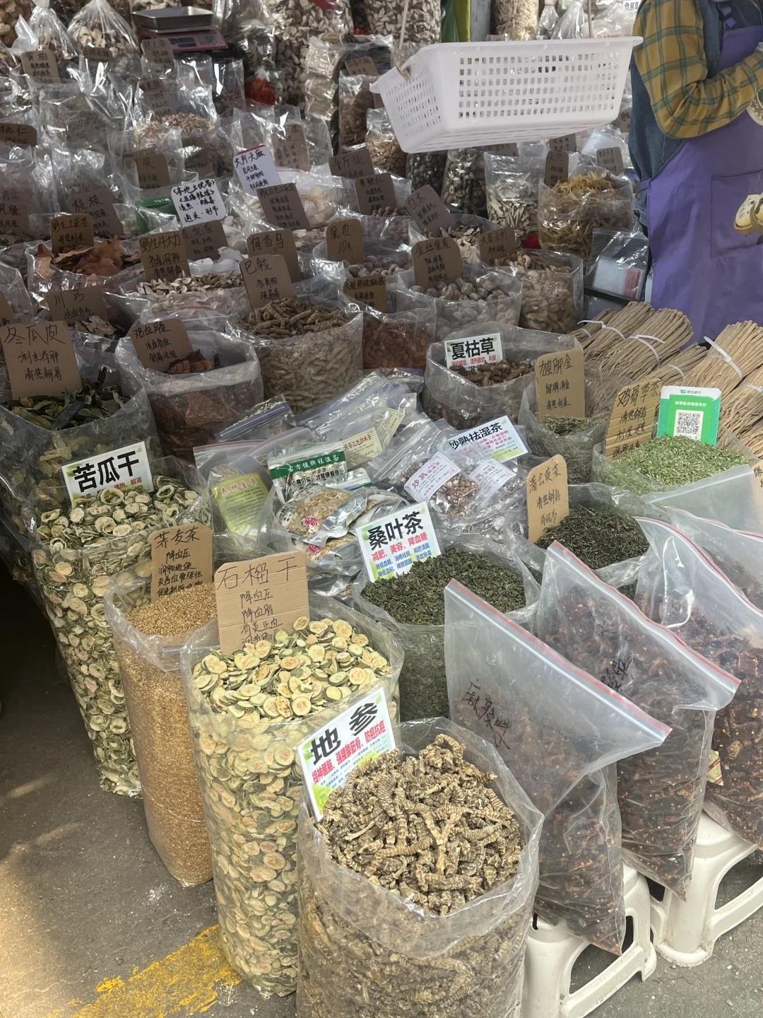 东莞东城细村市场真的就是一个宝藏的地方
如果你想知道东莞哪个市场比较齐全的话，我