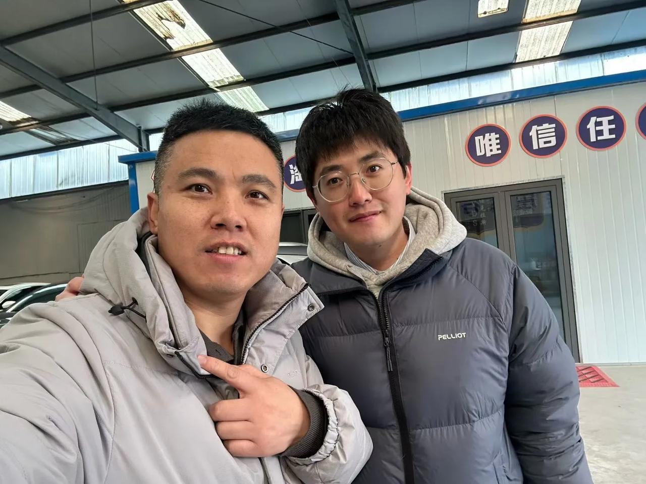 给青岛小兄弟淘的君越，交车[碰拳]