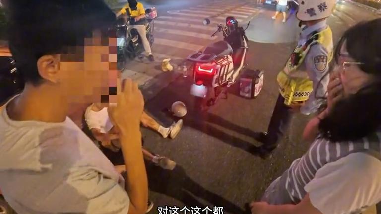 跑外卖一单赚3块钱，却差点丢了命，这起车祸给所有骑手提了醒。