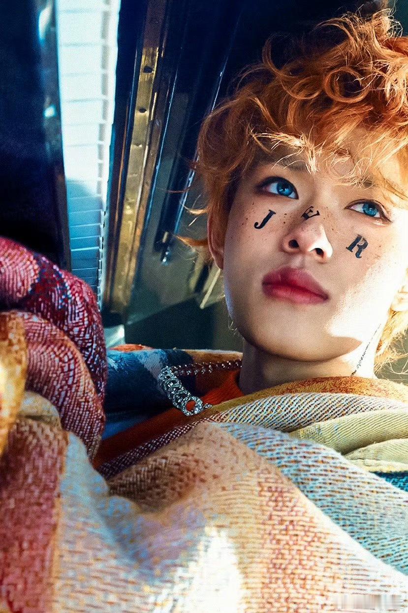 张极后背上写了粉丝名字 天呐张极宠粉也太绝了！后背上写着粉丝名字orange，每