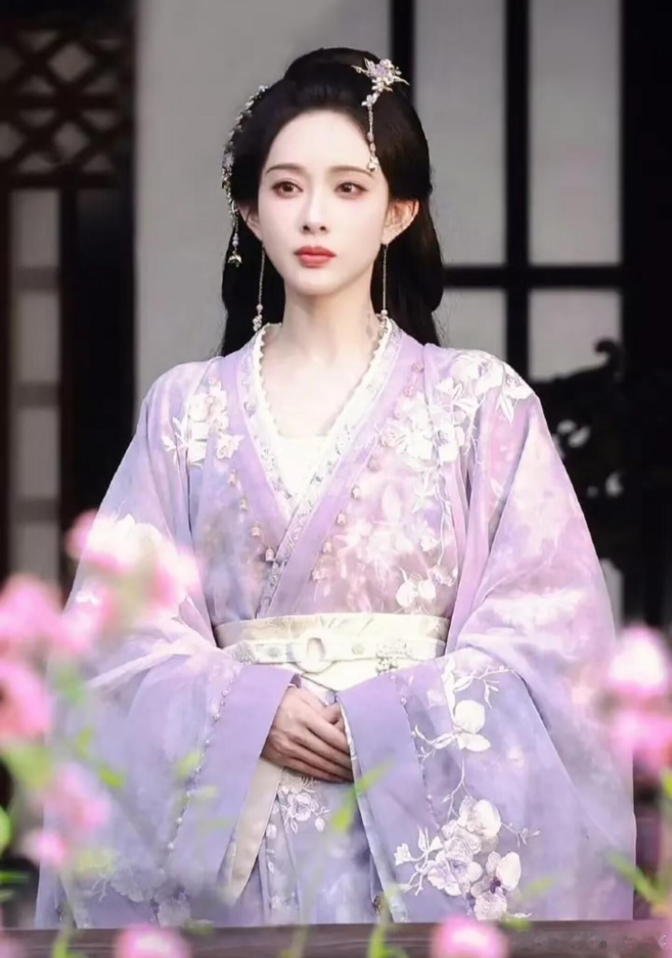 孟子义[超话]  百花杀简直是奇迹孟孟，五颜六色！好多漂亮衣服，颜色多多百花杀｜