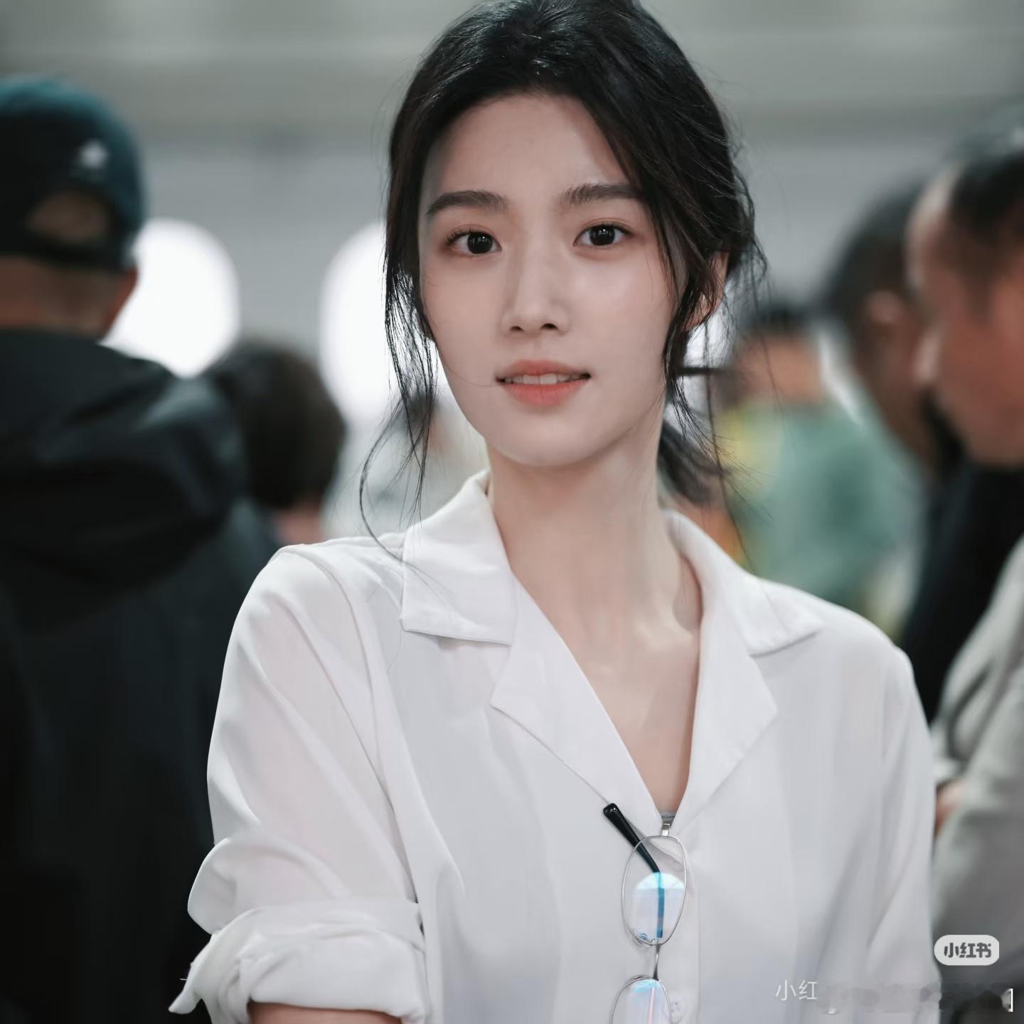 卢昱晓长相是氛围感挂，为啥很多人欣赏不来 