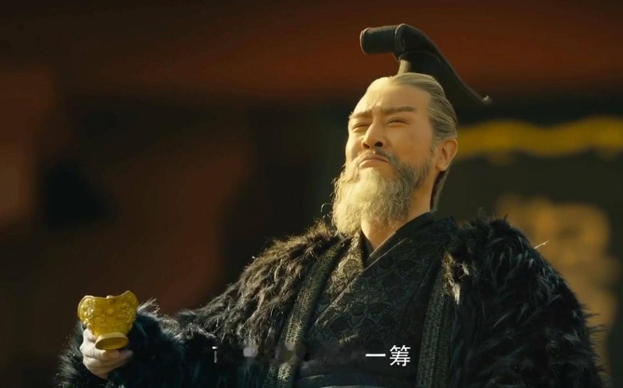 刘备与曹操谁更会笼络人?
笼络人靠实力，不靠本事儿。
在曹丞相那里混，要人给人、
