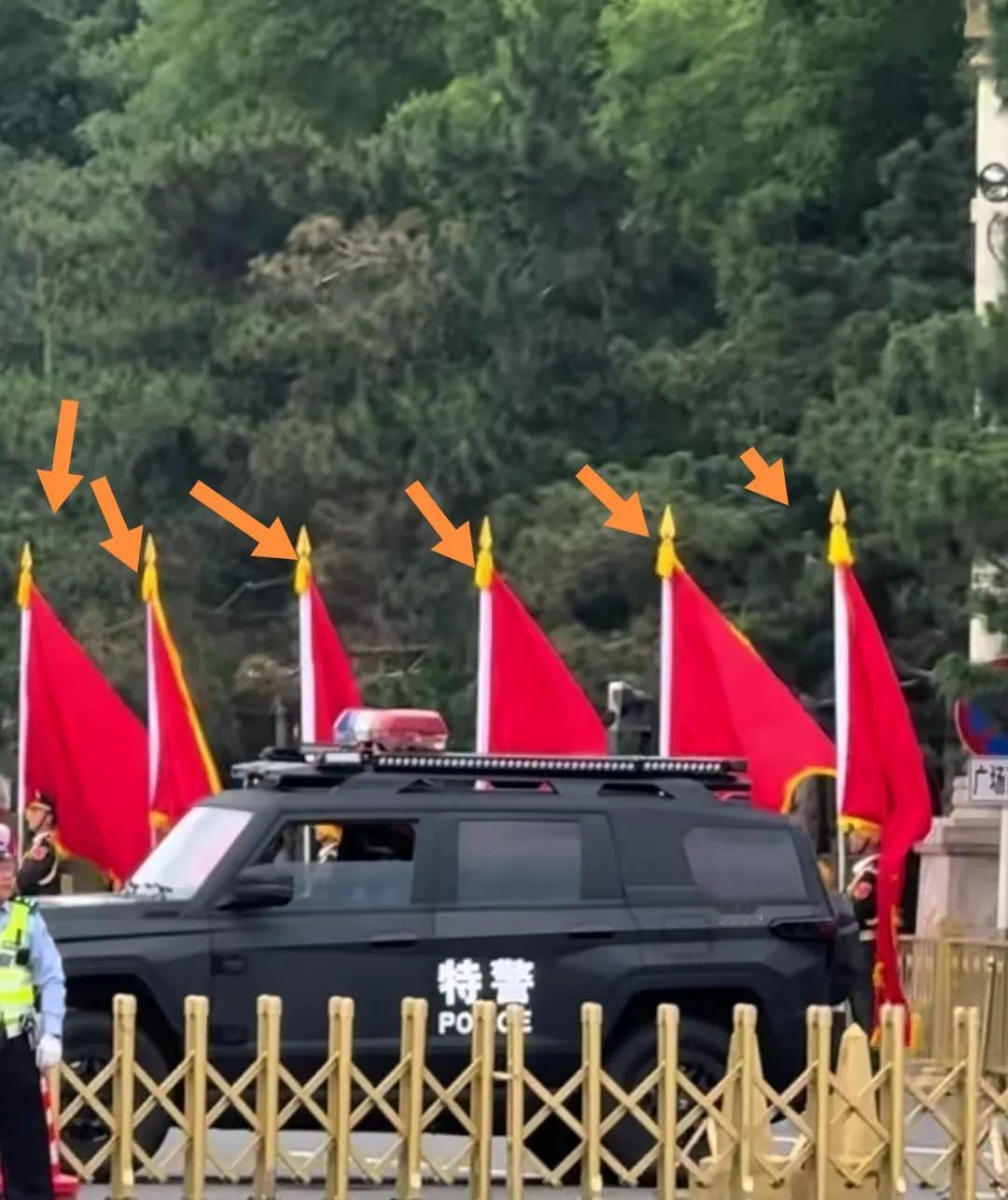 天安门广场迎普京总统阅兵式金穗红旗招展将气场拉地满满满。