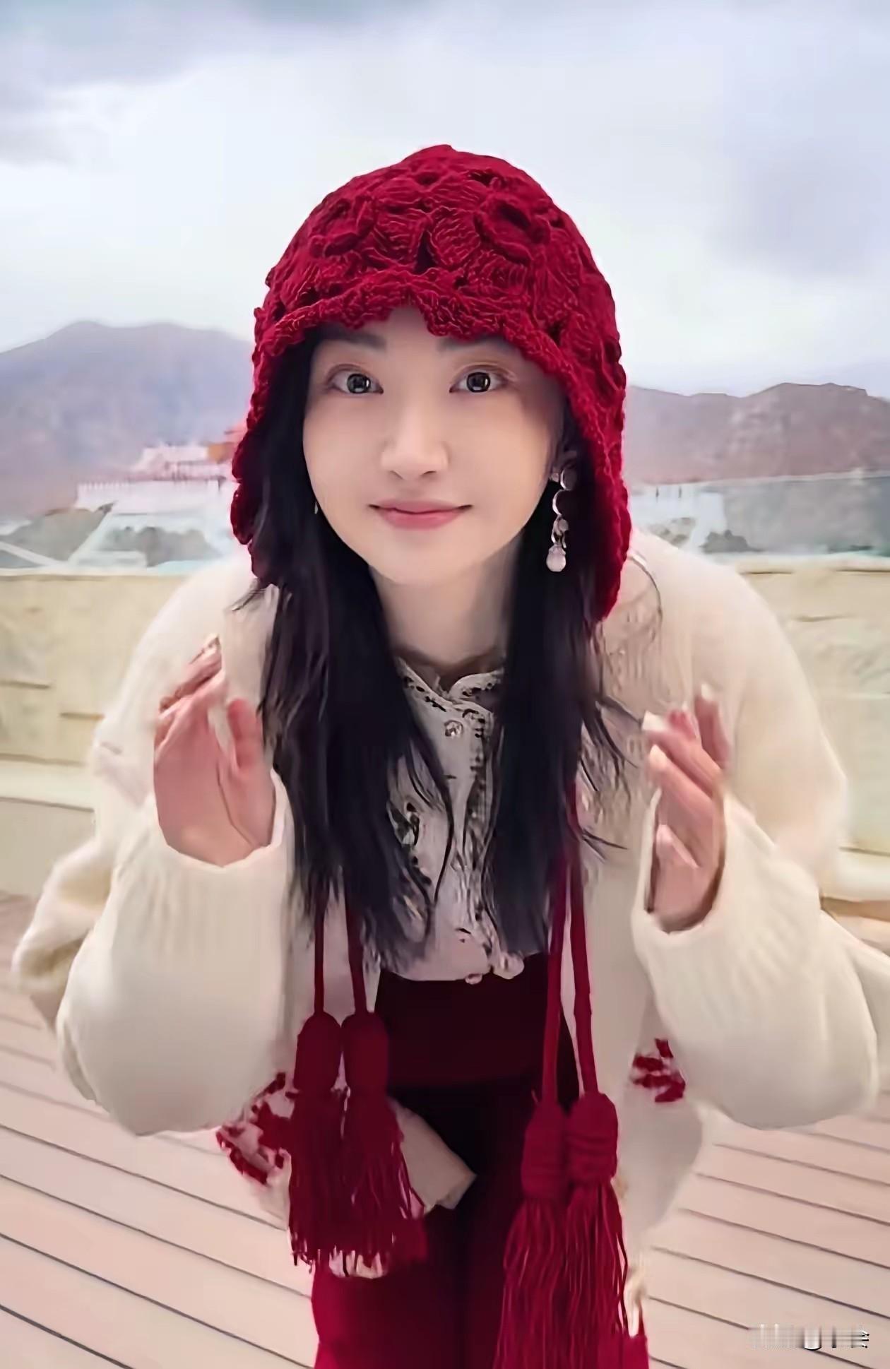 景甜风波后首度现身，心态绝了！6月19日她在拉萨布达拉宫广场前开心跳舞，结果还没