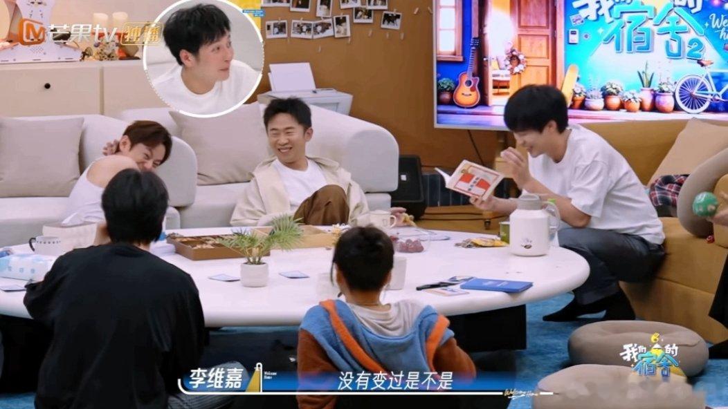 维嘉眼中的何老师李维嘉眼中的何老师 在何老师的书里维嘉写了自己眼中的何老师，和现