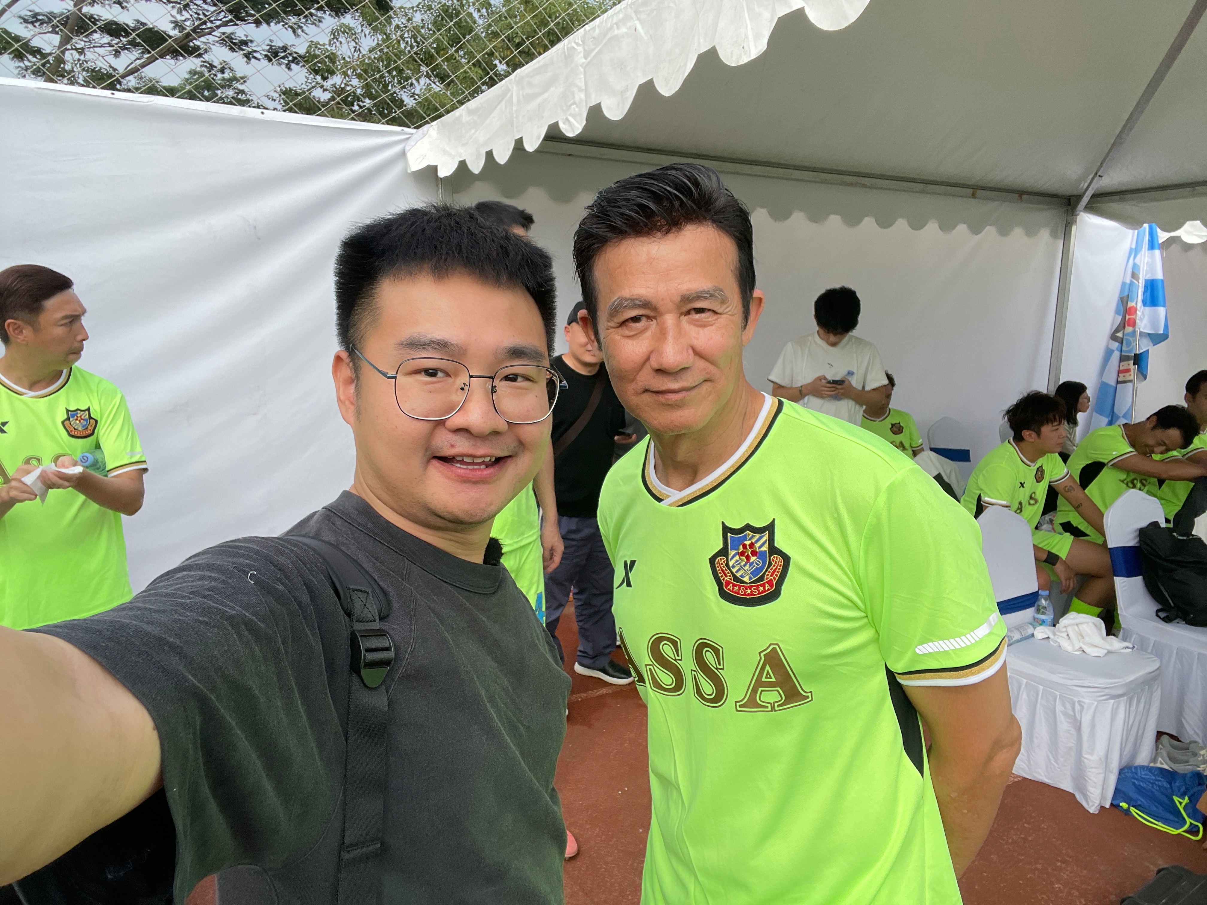 当比亚迪海洋车主踢馆香港明星足球队好热闹！好有过年感觉！集邮成功哈哈哈！系咪个个