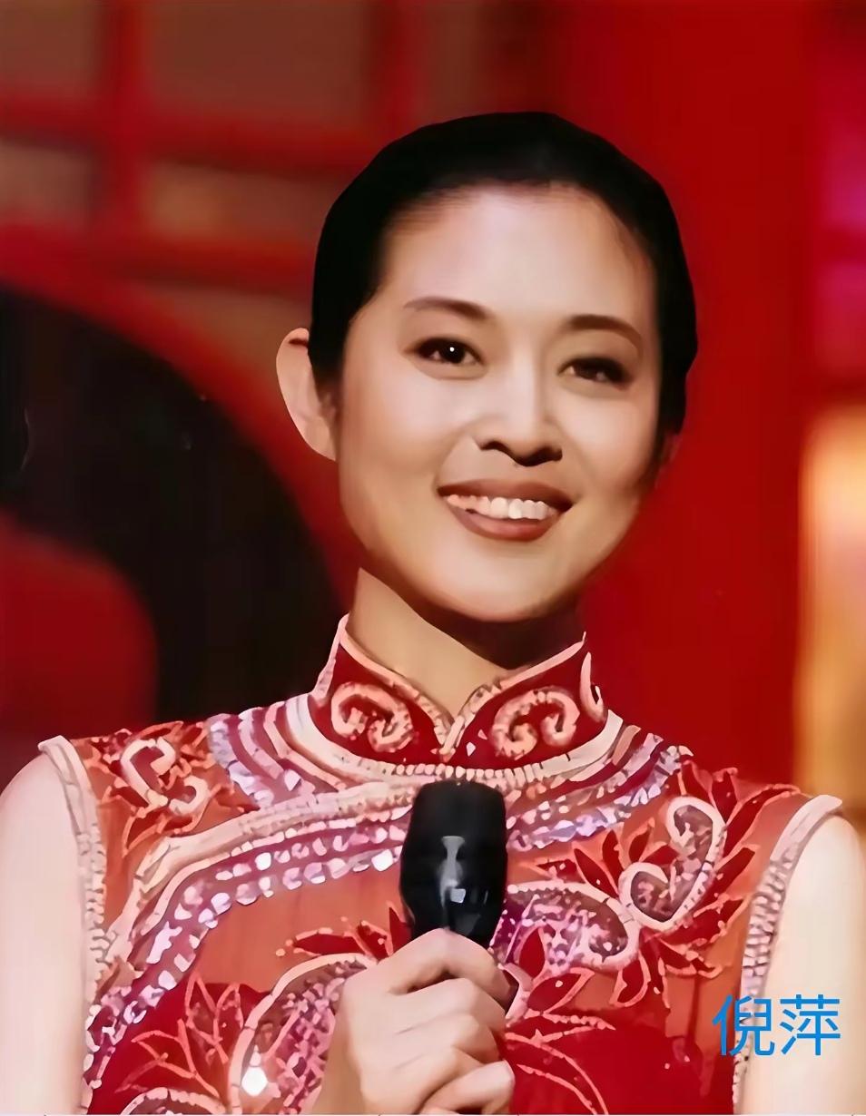 2026年春晚结束了，网上对40余载春晚女主持人，品头论足议论纷纷。但真正让亿万