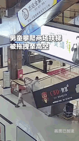 "这下好了，不仅江西上饶的人知道了，连全国人民都知道了！"一商场工作人员狂奔救下