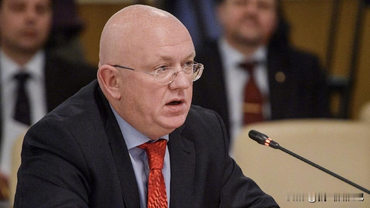 俄罗斯常驻联合国代表瓦西里·涅边贾表示，美国在委内瑞拉海岸附近扣押一艘油轮的行为