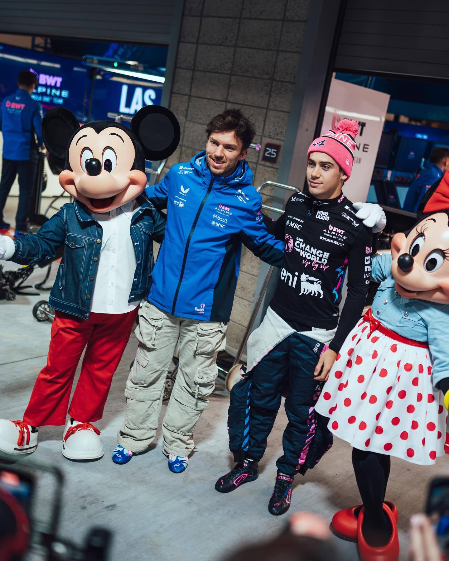 米奇和米尼也去Alpine车队拜访了👋