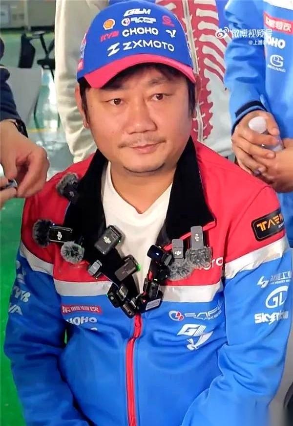 回看摩托车圈这桩旧案，两年前摩博会上的那一幕，堪称最刺眼的名场面。
圈内老辈王铸