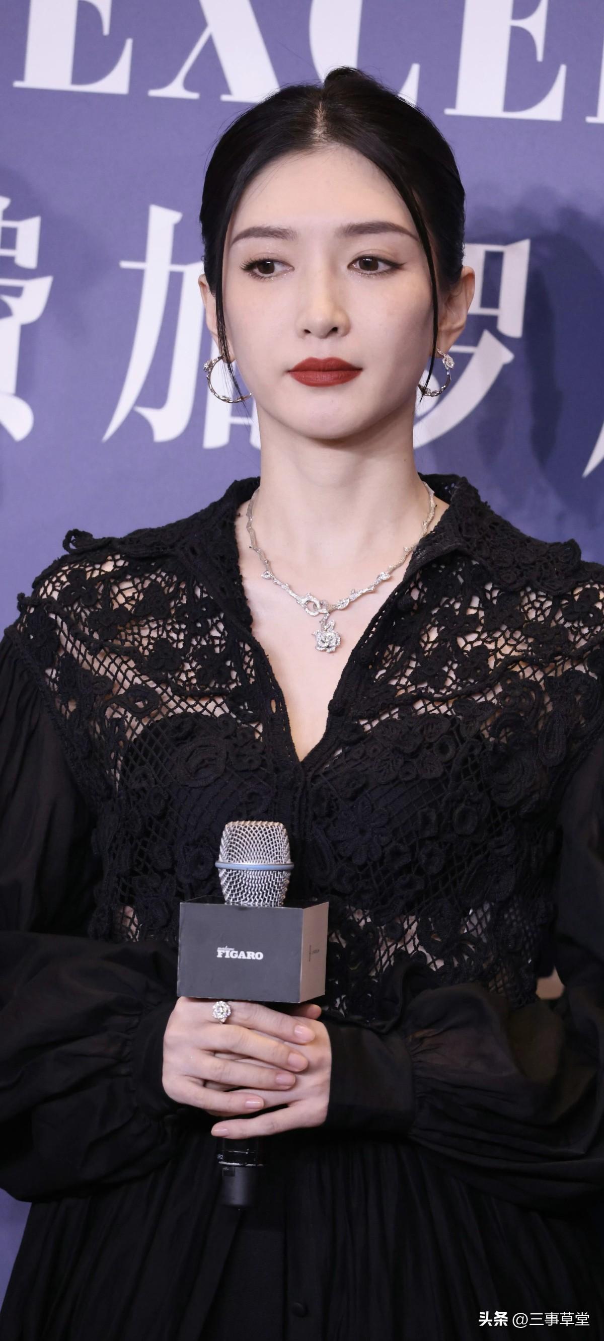 江疏影 x 费加罗盛典红毯生图·极致细节！皮肤状态真的太好了，想知道她的护肤秘诀