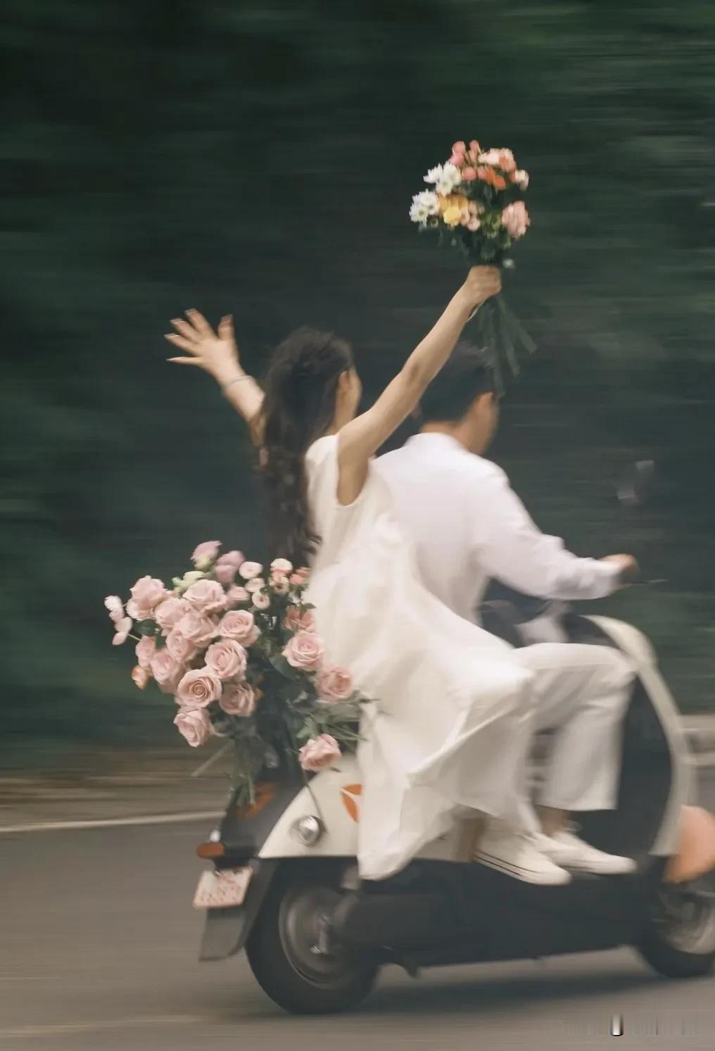 妻子突发奇想，打算考验一下老公，于是留下了一封书信，信里写道：“我不愿再与你共同