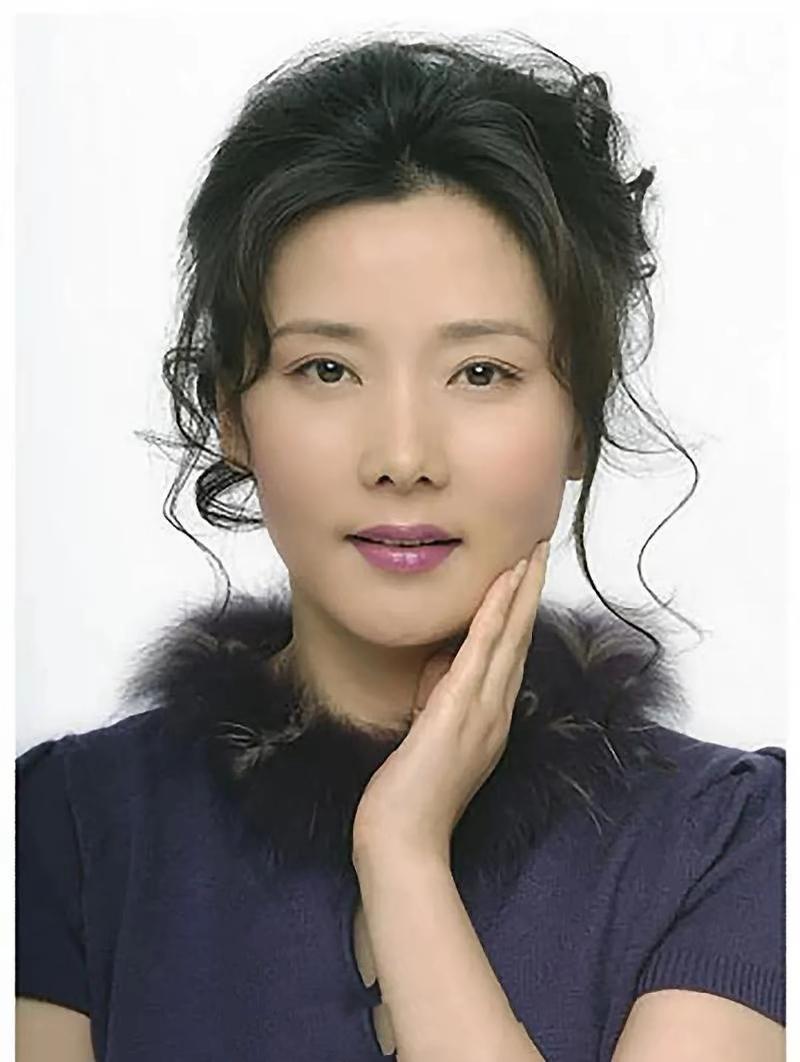 何赛飞痛批低俗短剧：别为了钱丢了演员底线
 
现在的短剧市场乱象实在让人看不下去