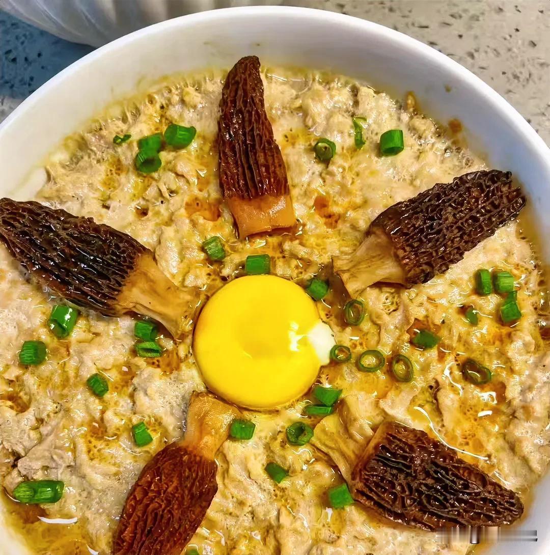 #今日餐桌美食分享#
日复一日，一口一口，吃出了有趣的生活，
六月也在阳光和风雨