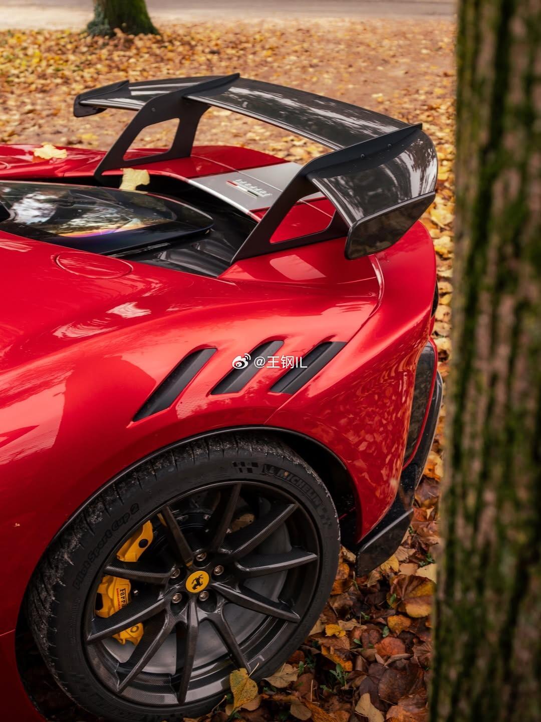 Ferrari SF90 xx Stradale OR 488Pista ，当两