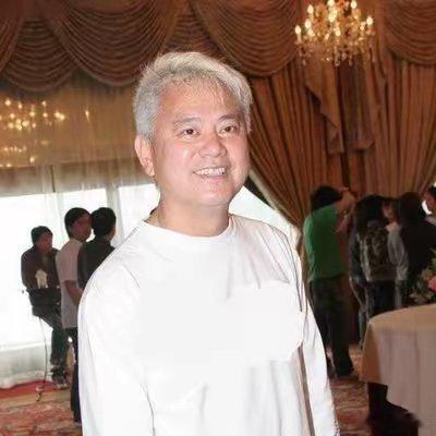 张敬轩这个事，可能会让马蹄露在香港无立足之地。因为张敬轩背后是英皇娱乐，英皇娱乐