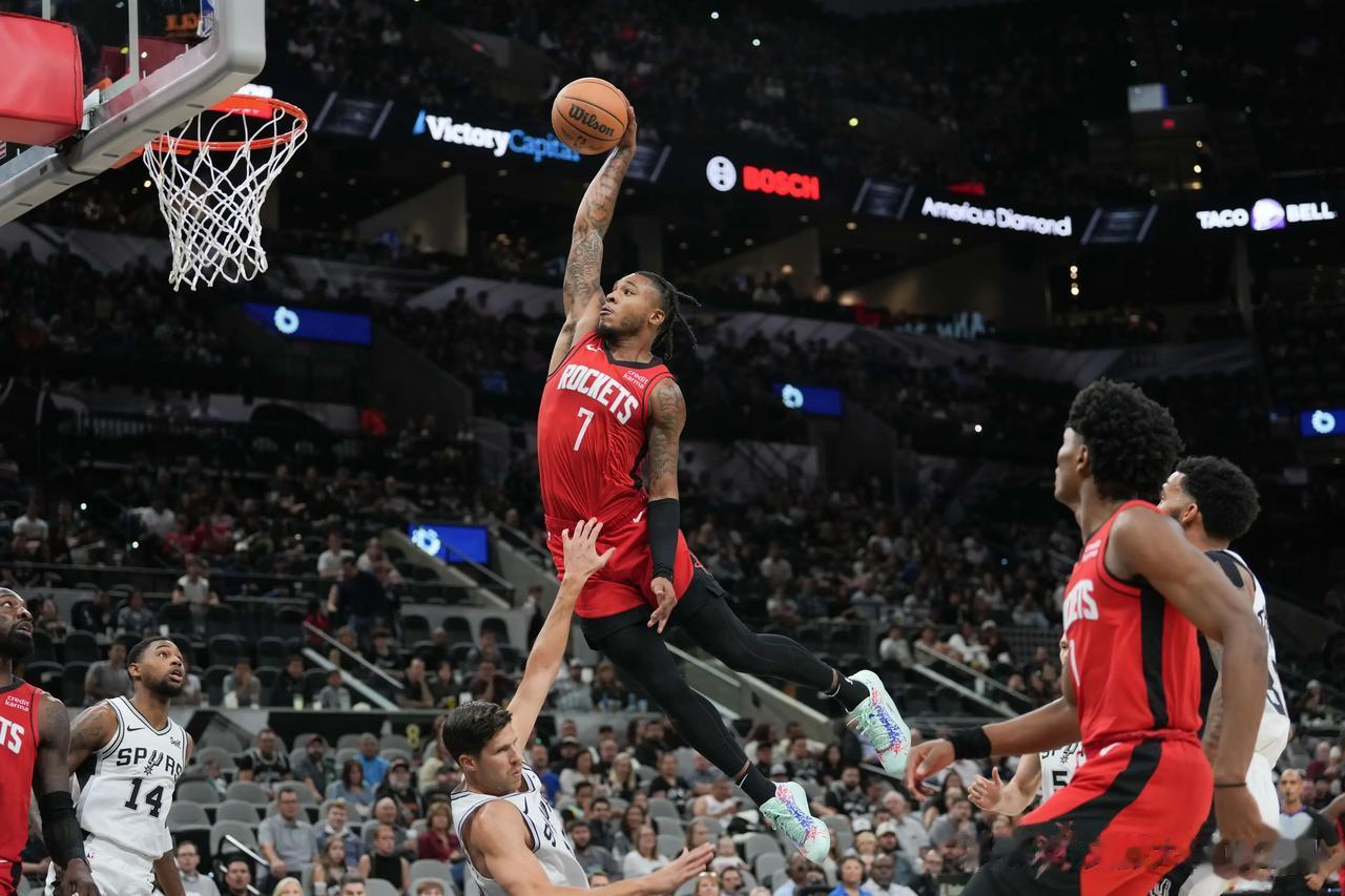#NBA预言# 
北京时间10月20日NBA火箭队球员泰特接受采访公开称赞了一年