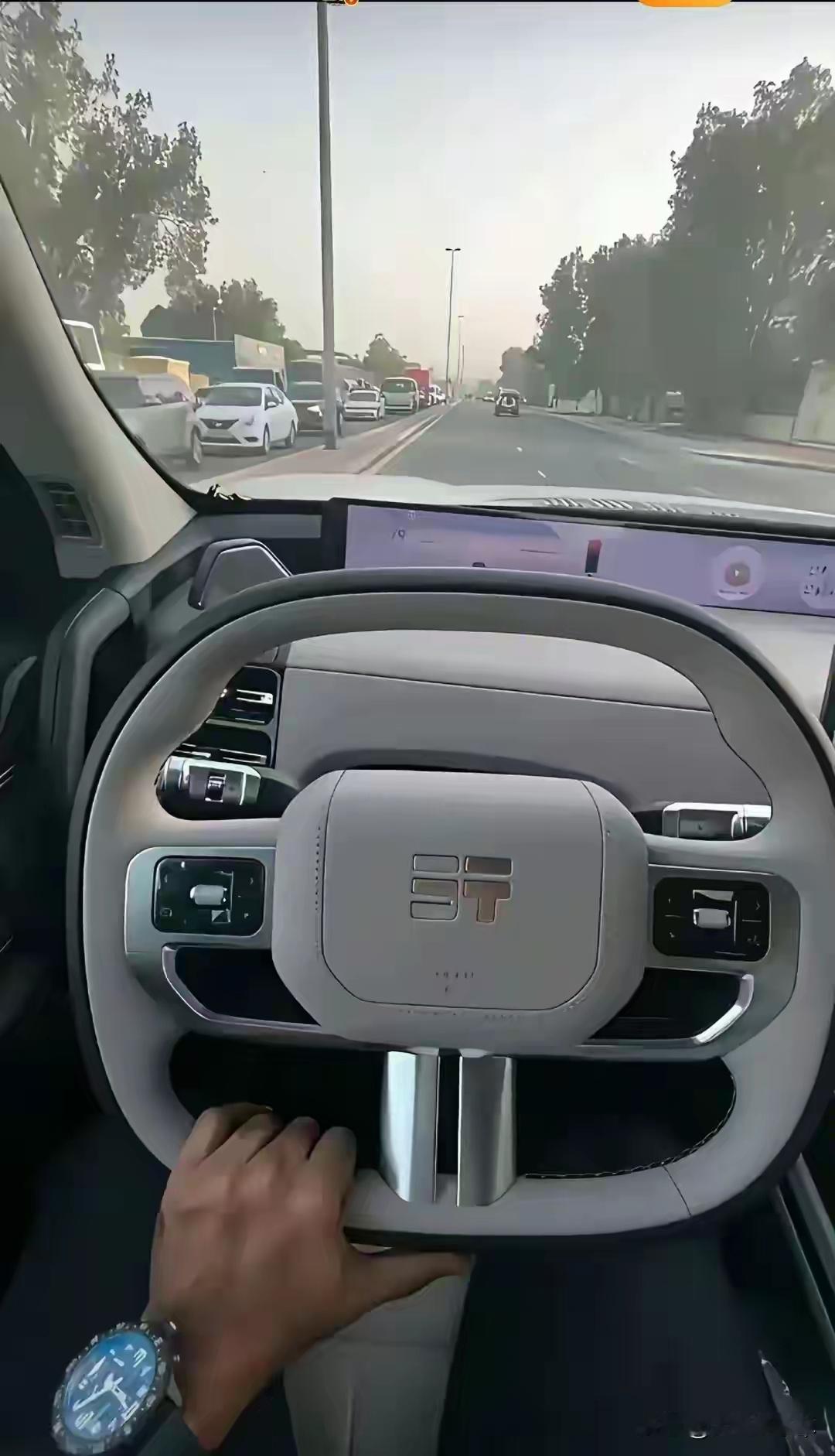 捷途纵横G700是奇瑞旗下捷途汽车的中大型硬派越野SUV， 大v聊车 基本信息●
