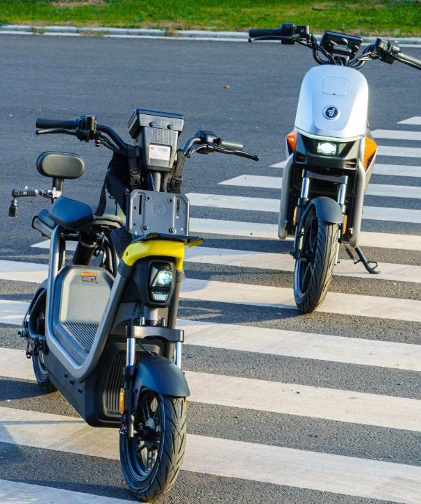 选九号新国标电动车不用瞎纠结，直接闭眼入，全是绿牌合规款，不用考驾照，通勤代步太