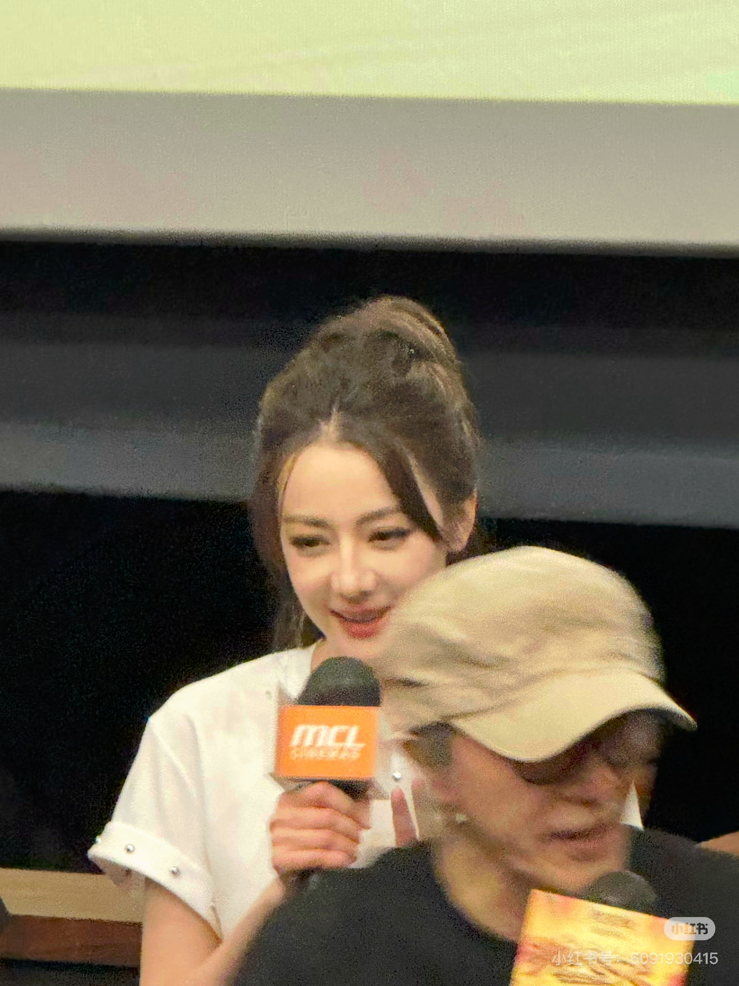 钰珑妹儿今天这个发型像是热巴自己随手一抓好慵懒这个漂亮的小脸蛋好想一口吞了功夫女